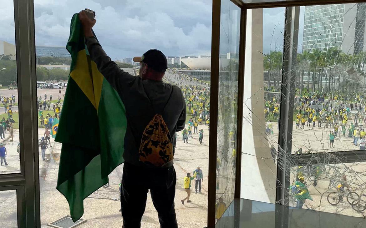 Протесты и попытки захвата правительственных зданий в Бразилии. Главное