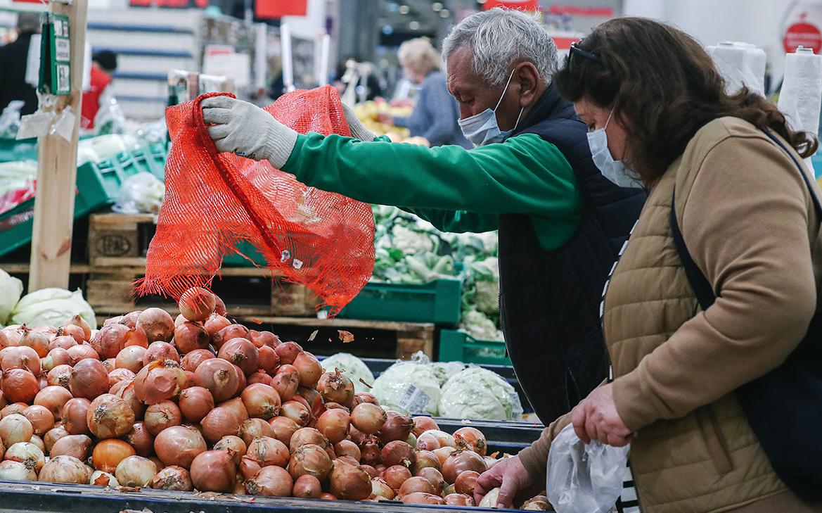 «Ведомости» узнали о возможном запрете продажи овощей в сетках