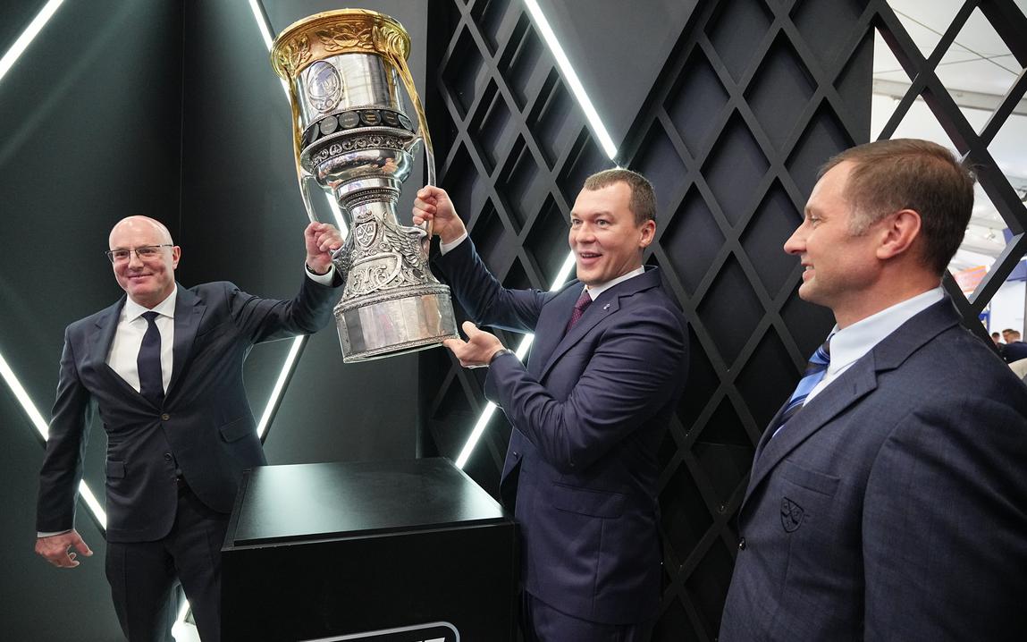 Чернышенко посетил стенд Fonbet и КХЛ на форуме РСД-2025