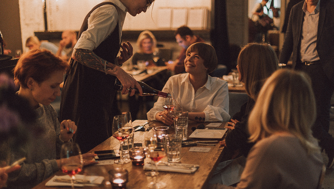 Какие бары в Петербурге посетить на новогодних: советует сомелье