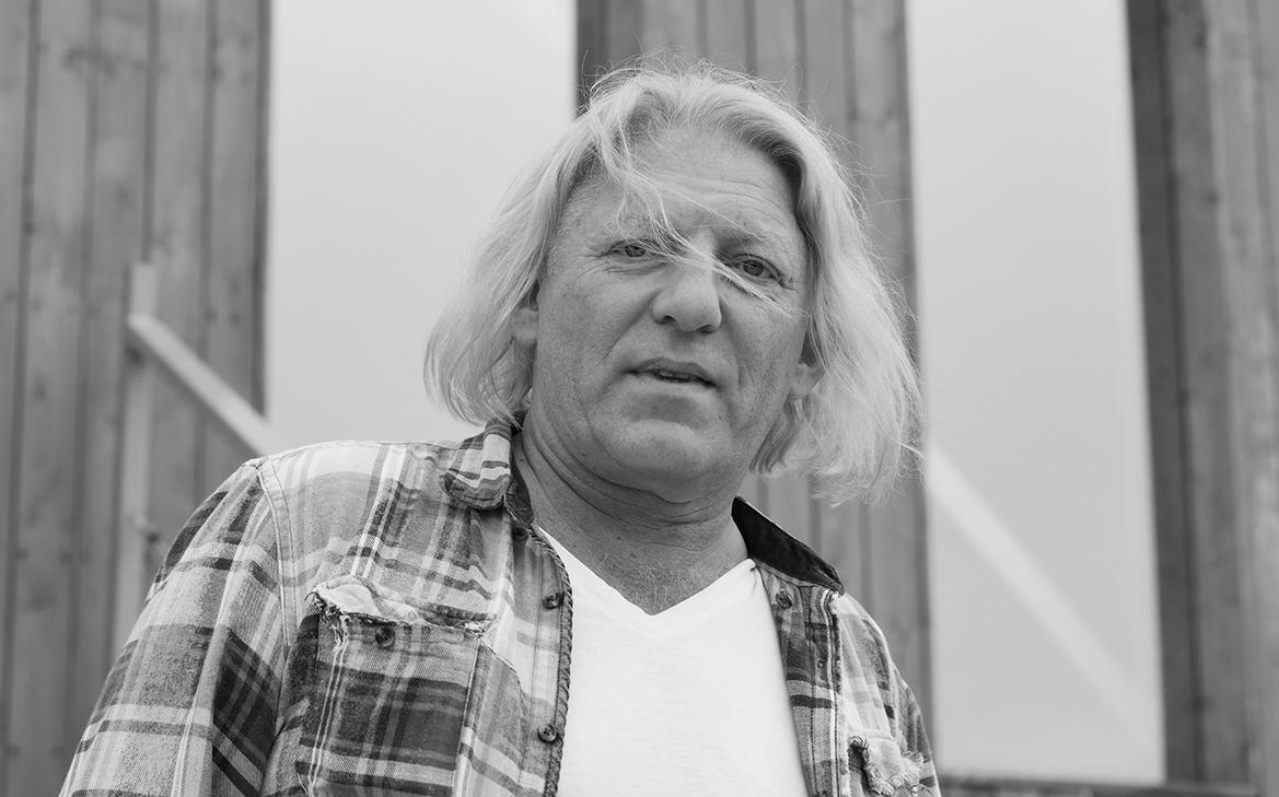 В возрасте 60 лет умер продюсер и телеведущий Александр Олейников