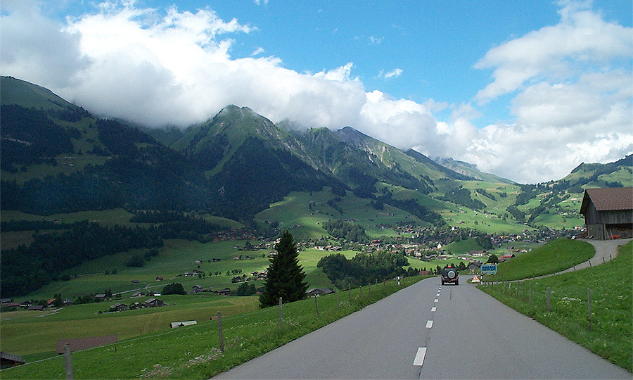 Самые безопасные в Европе дороги строят в Швейцарии