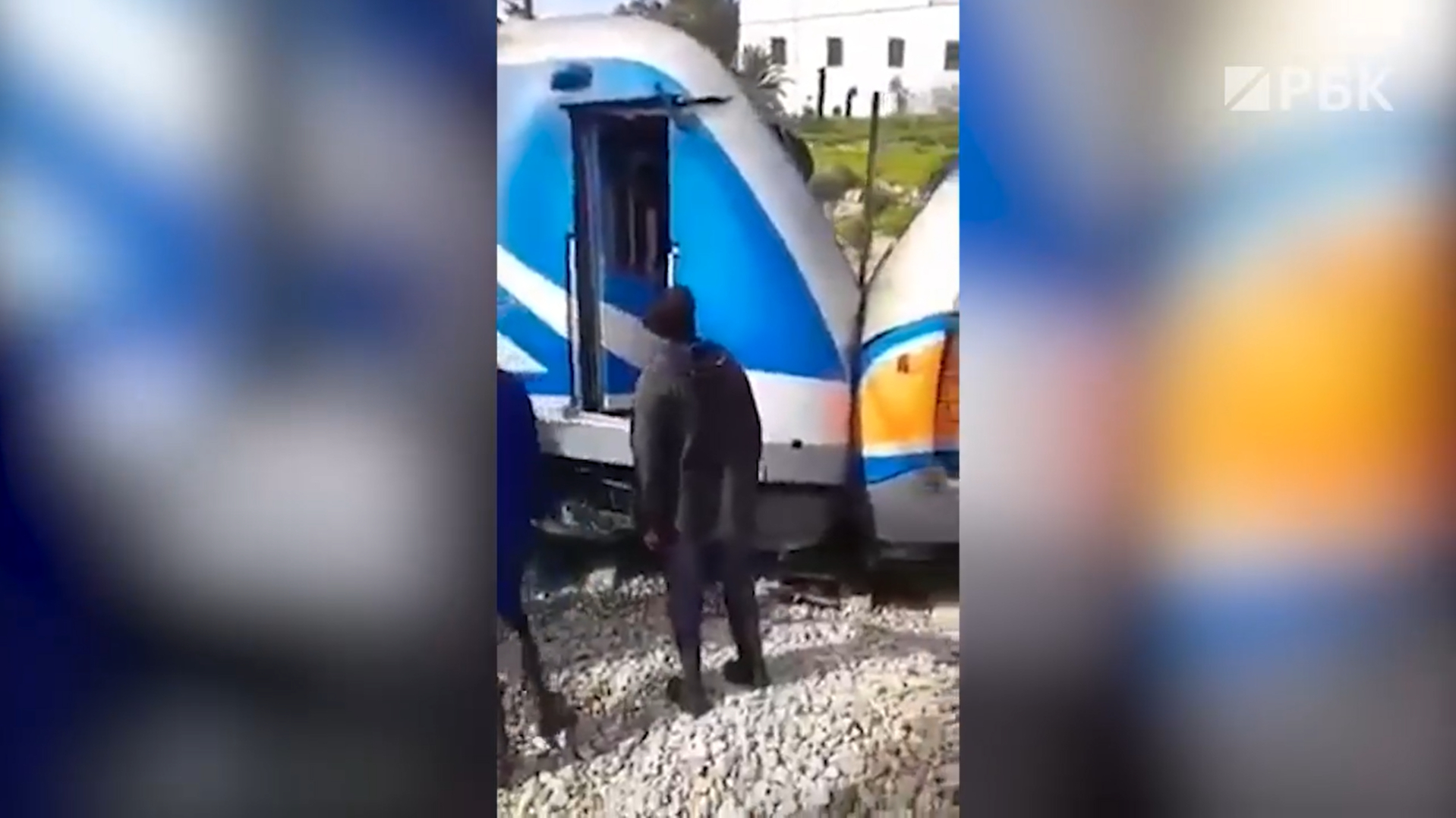 На вокзале в Тунисе столкнулись два поезда