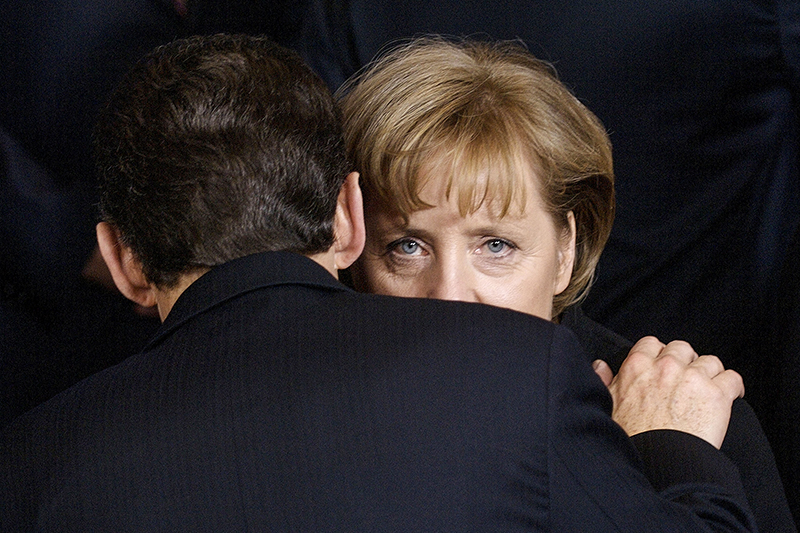 В мае 2015 года Forbes в&nbsp;седьмой раз&nbsp;признал Меркель самой влиятельной женщиной мира. В числе заслуг канцлера журнал назвал экономическое благополучие Германии и&nbsp;ее решительные действия по&nbsp;борьбе с&nbsp;ИГ&nbsp;&mdash;&nbsp;Меркель была одним из&nbsp;инициаторов поставки вооружений курдским вооруженным объединениям.

В общем списке самых влиятельных людей мира немецкий канцлер в&nbsp;2015 году заняла пятое место. Лидером рейтинга Forbes оказался президент России Владимир Путин.

C декабря 2014 года Меркель&nbsp;&mdash;&nbsp;рекордсмен среди&nbsp;действующих глав европейских правительств по&nbsp;времени пребывания на&nbsp;своем посту
