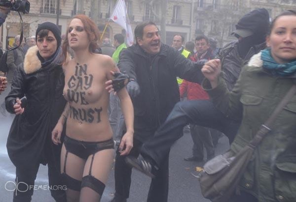 В Париже противники однополых браков избили активисток FEMEN