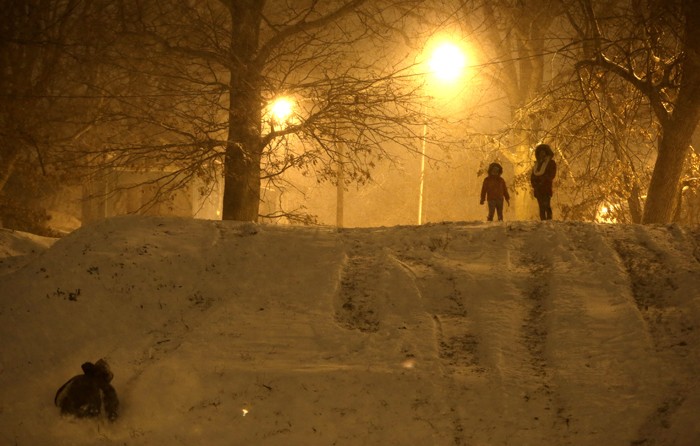 Число жертв снежного шторма в США выросло до 15 человек