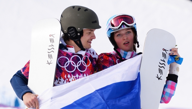 В сезоне 2010/11 Вик Уайлд стал сильнейшим американским спортсменом в параллельных дисциплинах сноубординга. А сразу после этого заявил о своем желании стать гражданином России. На такой шаг спортсмена толкнул брак с российской спортсменкой Аленой Заварзиной.
