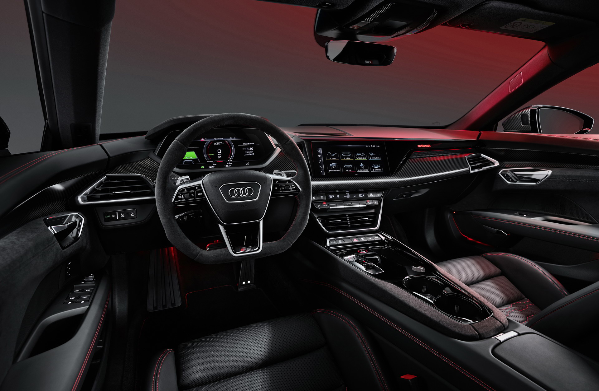 Audi представила электрический суперседан e-tron GT
