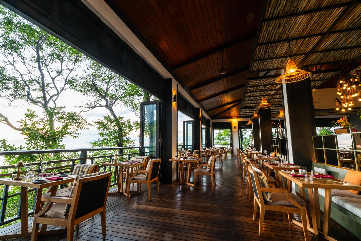 Ресторан&nbsp;отеля Hilton Seychelles Northolme Resort &amp; Spa