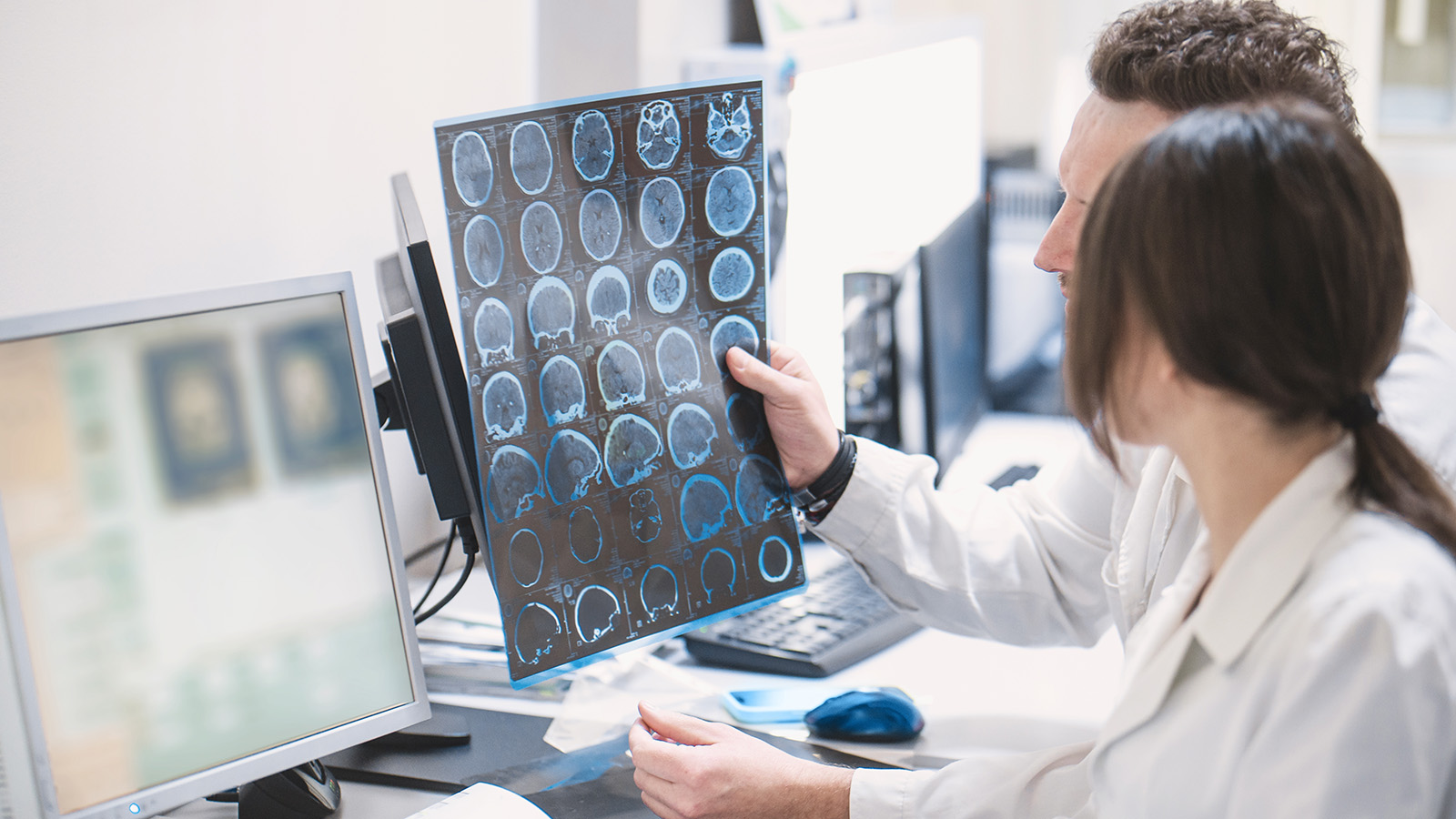 Британец два года страдал от звона в ушах. Вот в чем была причина