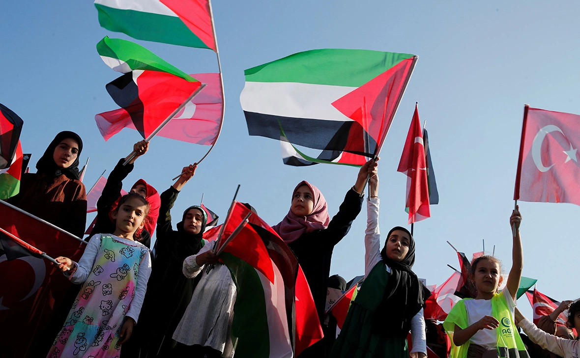 Dilara Senkaya / Reuters