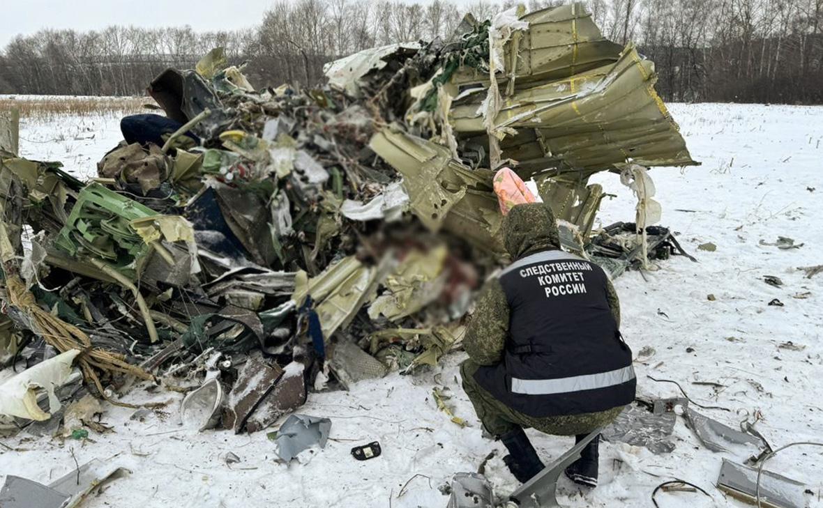Обстановка на месте крушения самолета Ил-76 в Белгородской области