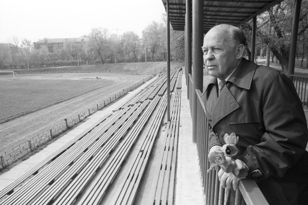 Участник «матча смерти» футболистов киевского «Динамо» с фашистской командой «Флакельф» Макар Гончаренко на стадионе «Старт», где в 1942 году состоялась игра