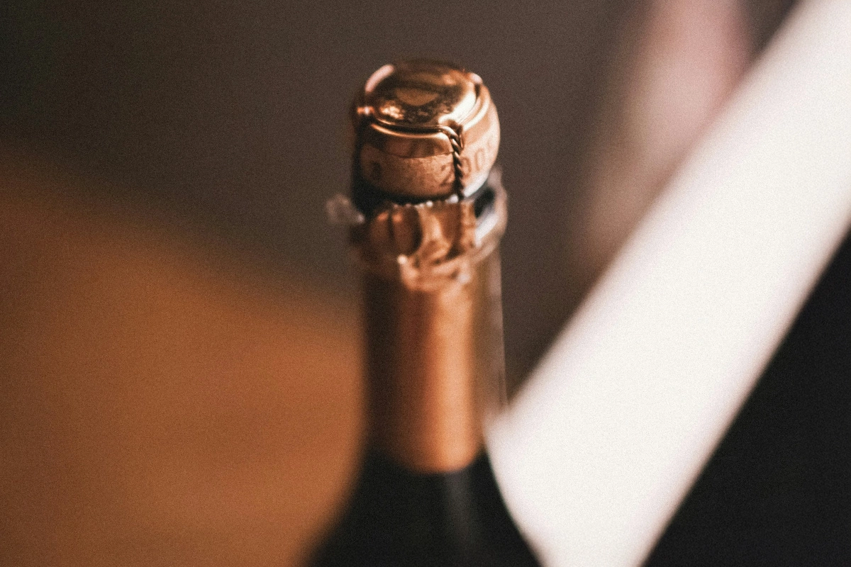 Как открыть шампанское: основные способы и возможные ошибки