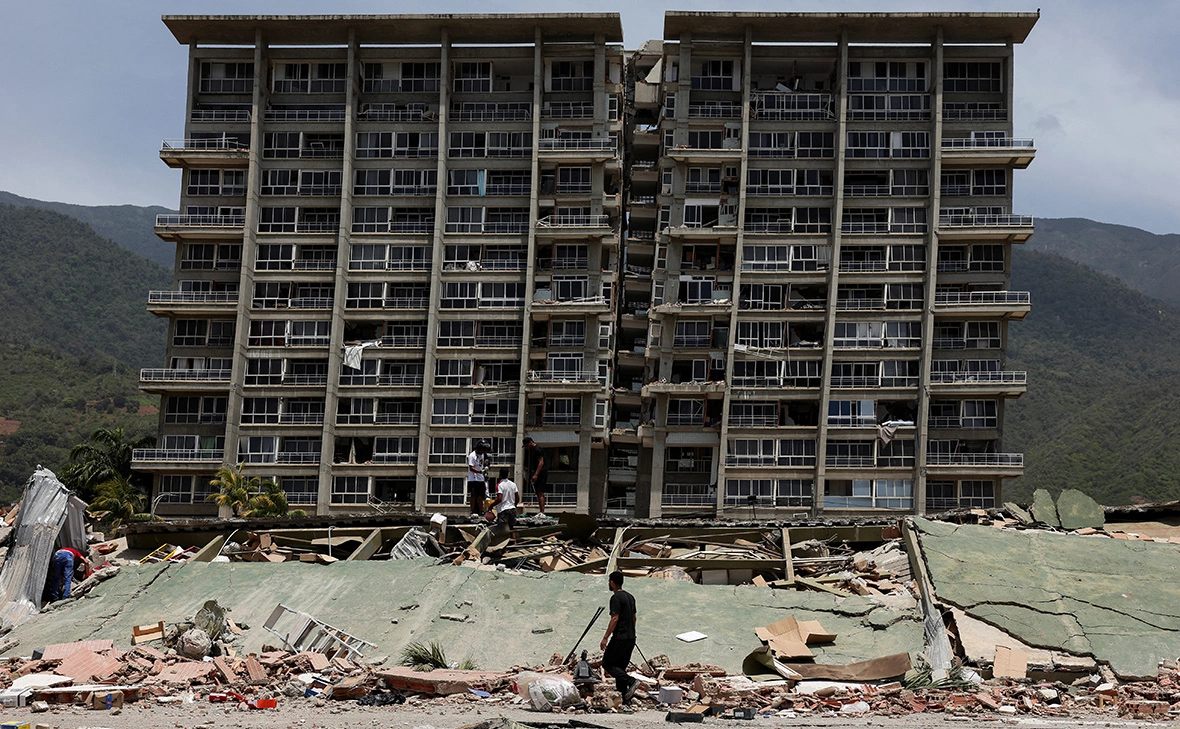 Gaby Oraa / Reuters