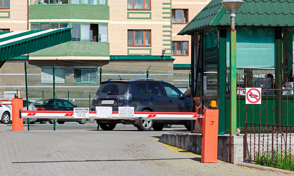 Власти Москвы компенсируют расходы на установку шлагбаумов в зоне платной парковки 