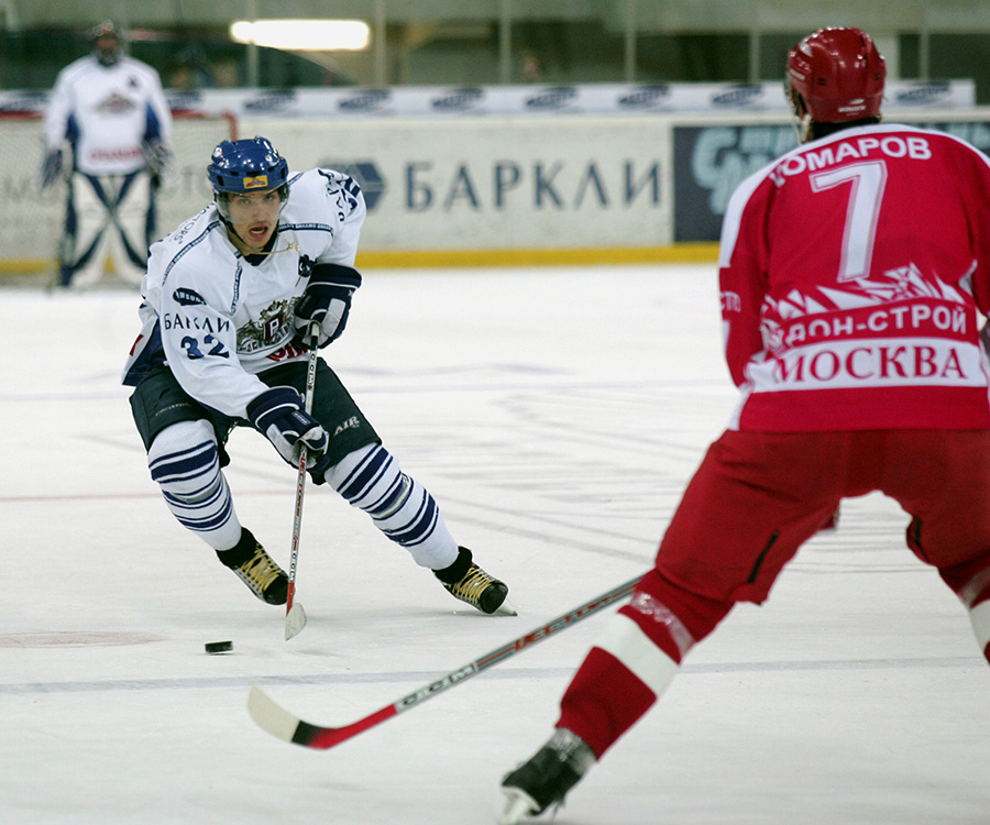 Овечкин начал свою карьеру в московском &laquo;Динамо&raquo;. В 2000 году был переведен во взрослую команду, в которой отыграл несколько сезонов. За &laquo;Динамо&raquo; Овечкин отыграл и часть сезона 2012/13, потому что в НХЛ игры начались лишь в январе 2013 года из-за локаута.
