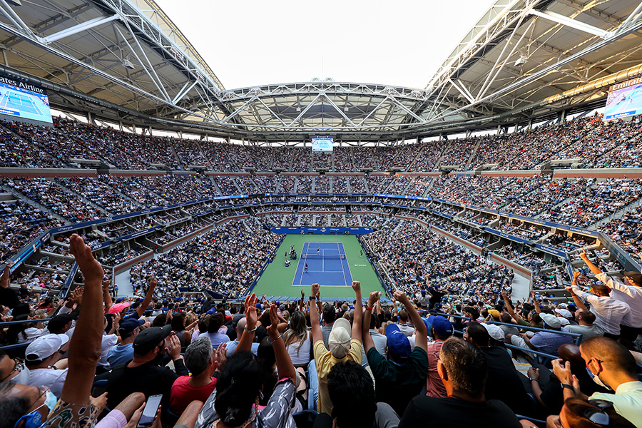 US Open впервые с 2019-го прошел при полных трибунах. В 2020-м численность зрителей была ограничена из-за пандемии коронавируса.