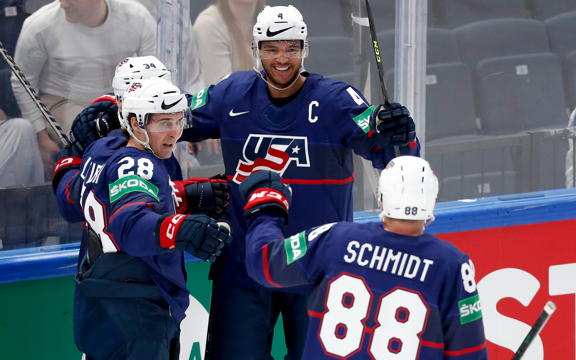 Сборная США победила Латвию в стартовом матче чемпионата мира по хоккею