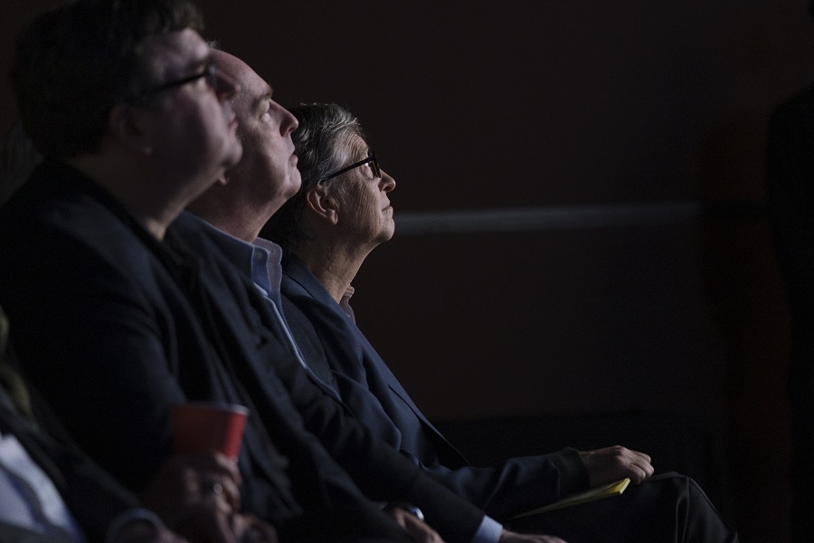 Билл Гейтс (крайний справа) на общем годовом собрании акционеров Microsoft, которое проходило в ноябре 2018 года в Вашингтоне