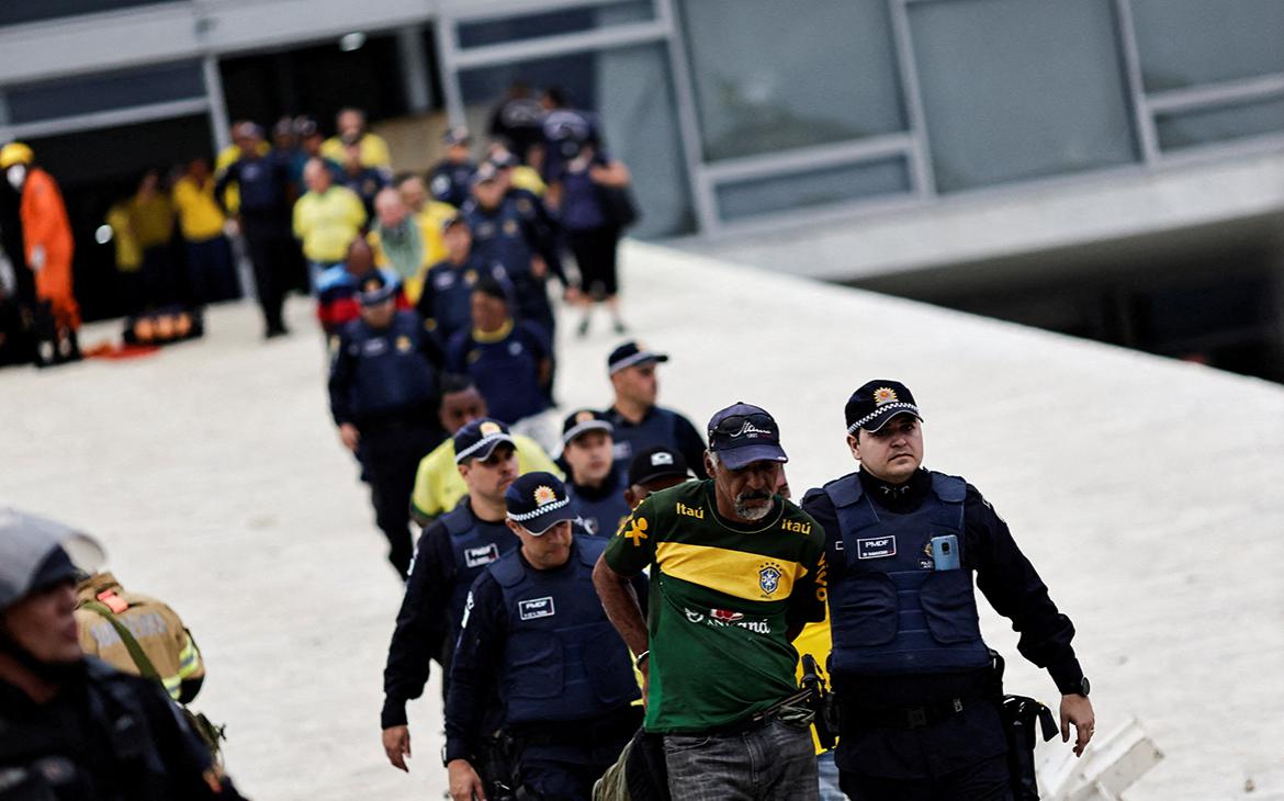 Власти Бразилии заявили об окончании беспорядков в столице