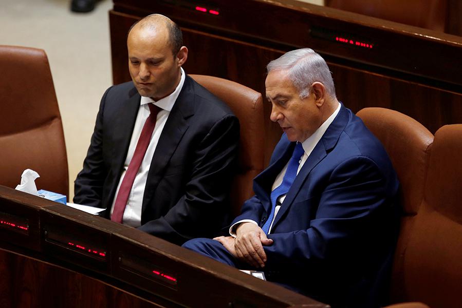 Нафтали Беннет и Биньямин Нетаньяху во время заседания пленума Кнессета,&nbsp;Иерусалим, 12 марта 2018 года