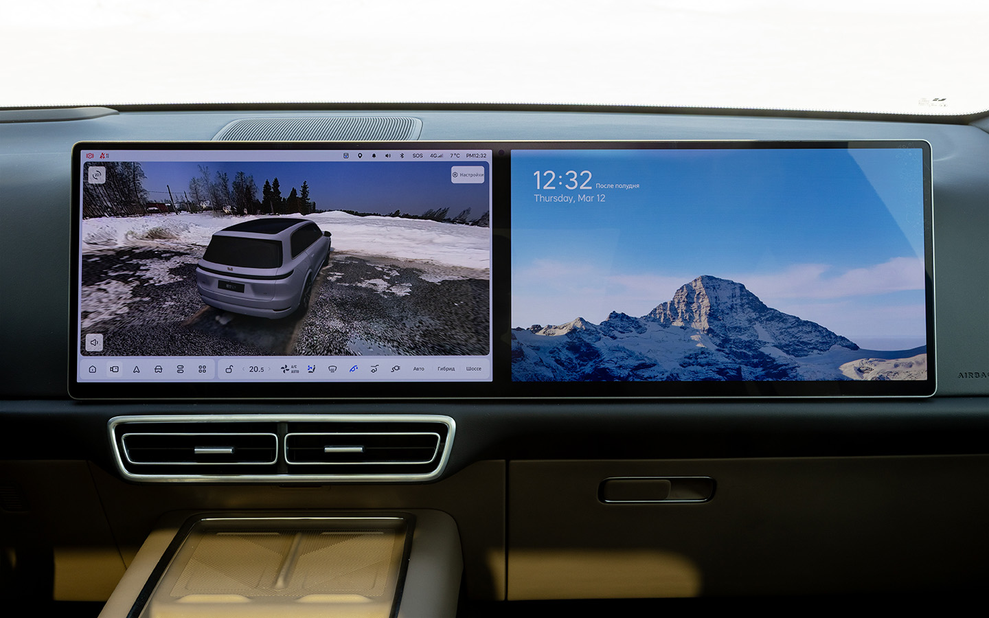 В нижней части центрального экрана размещены фиксированные виртуальные кнопки доступа к самым важным настройкам: климатическому блоку, двери багажника, лючкам зарядки и заправки,&nbsp;режимам работы трансмиссии