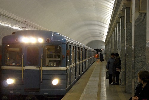 На петербургской станции метро "Озерки" ограничат вход