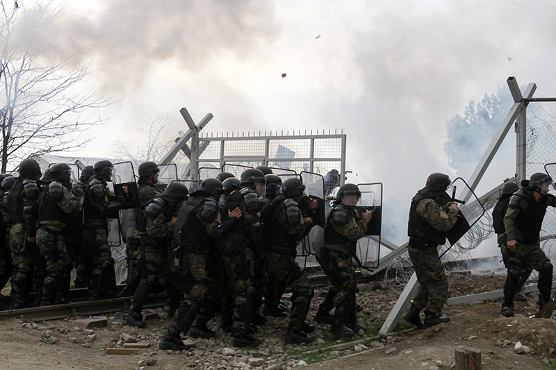 Македонская полиция на&nbsp;пограничном переходе Идомени