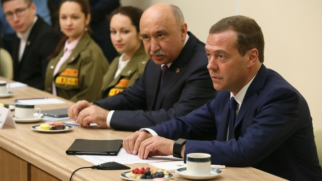 Медведев выделит КФУ 30 млн рублей на командировки молодым ученым