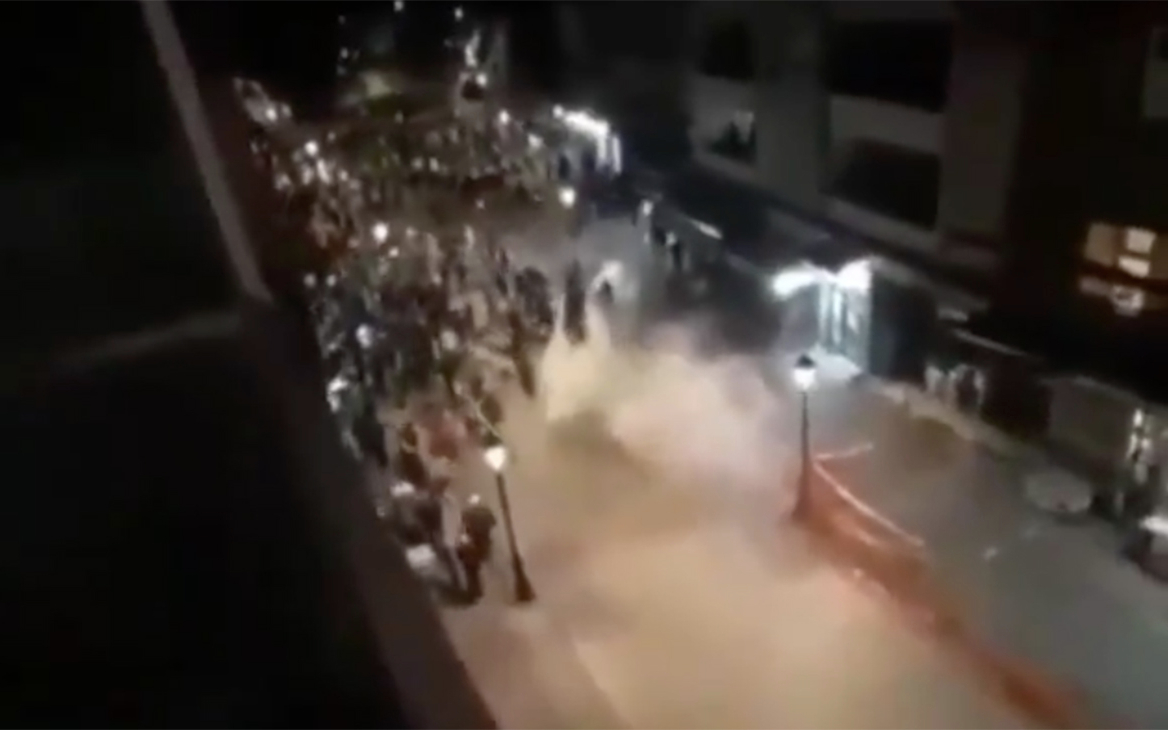 Полиция Черногории применила слезоточивый газ на акции протеста верующих