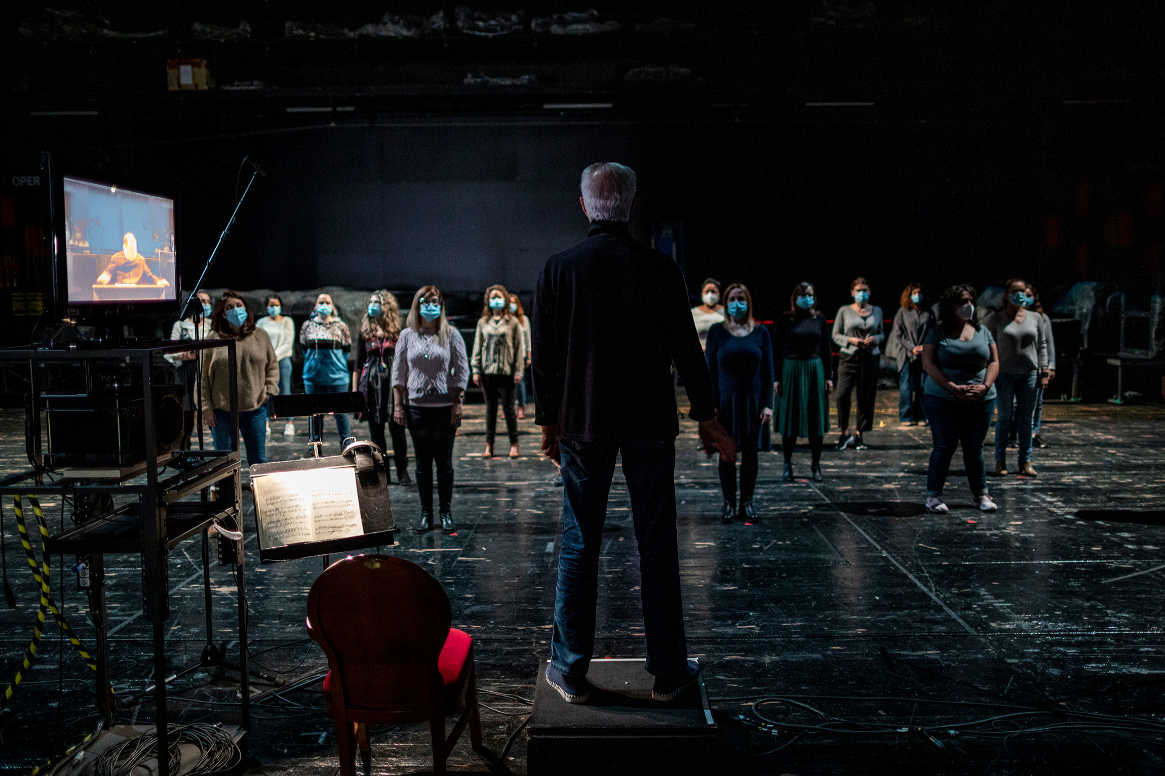 Репетиции в масках: как работает Королевский театр в Мадриде в пандемию