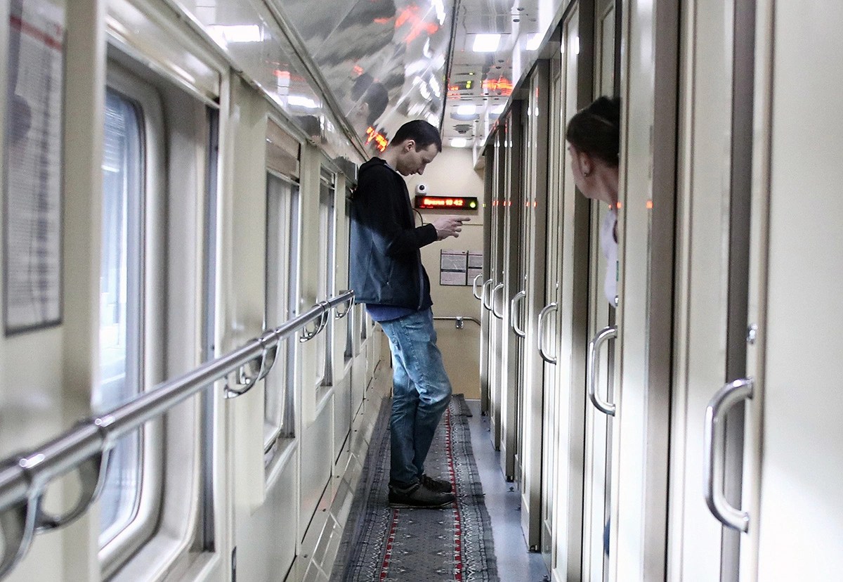 <p>Россия. Москва. Пассажиры в поезде перед отправлением с Казанского вокзала накануне майских праздников</p>
