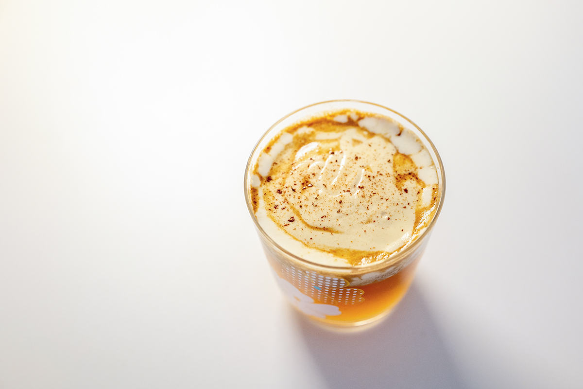 В книге о юном волшебнике герои пьют упрощенный вариант этого напитка для несовершеннолетних, который не содержит алкоголя