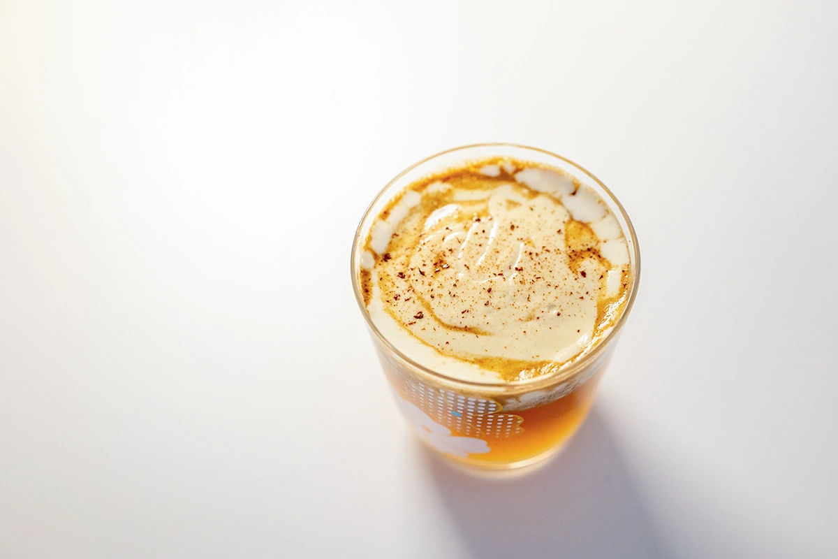 В книге о юном волшебнике герои пьют упрощенный вариант этого напитка для несовершеннолетних, который не содержит алкоголя