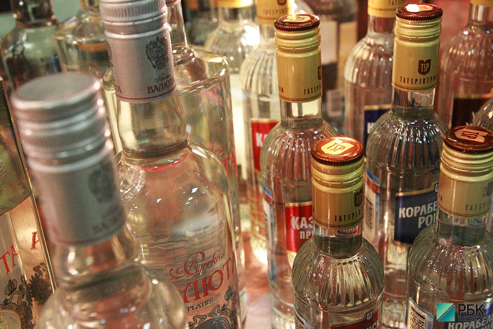И.Халиков объявил о начале "широкомасштабной войны" с нелегальным алкоголем в РТ  