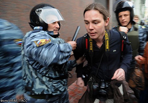 В Москве продолжаются оппозиционные "народные гуляния"