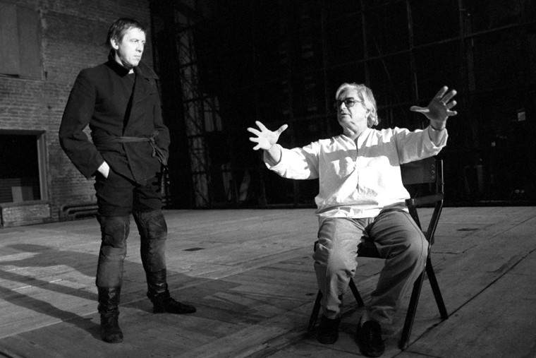 После смерти Высоцкого обстановка вокруг театра накалилась. Был запрещен посвященный памяти артиста спектакль, а также булгаковский "Театральный роман" и  пушкинский "Борис Годунов", который создавался и должен был выйти в 1982г.