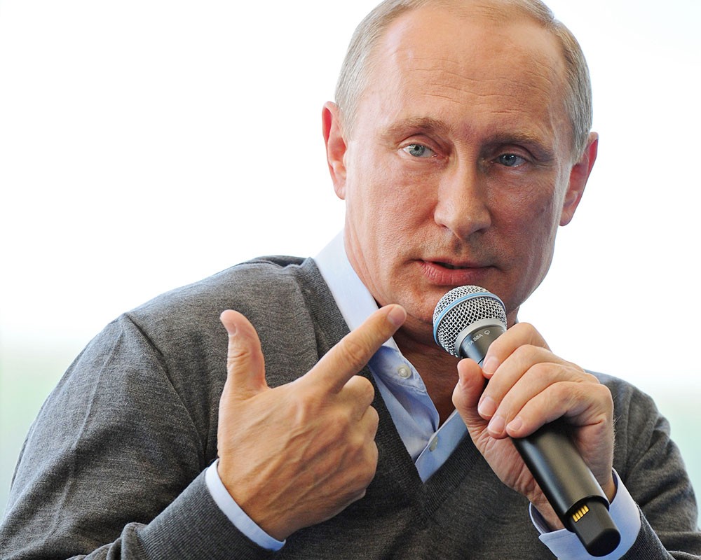 Президент России Владимир Путин во время общения с участниками 10-го всероссийского молодежного форума "Селигер 2014"