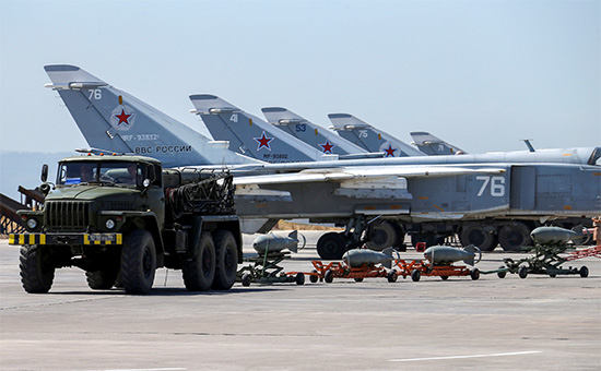 Российские военные самолеты на&nbsp;авиабазе Хмеймим в&nbsp;Сирии,&nbsp;18 июня 2016 года

​
