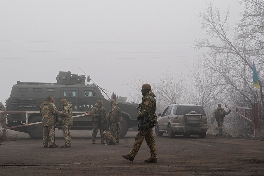Украинские военные вблизи Отрадовки
