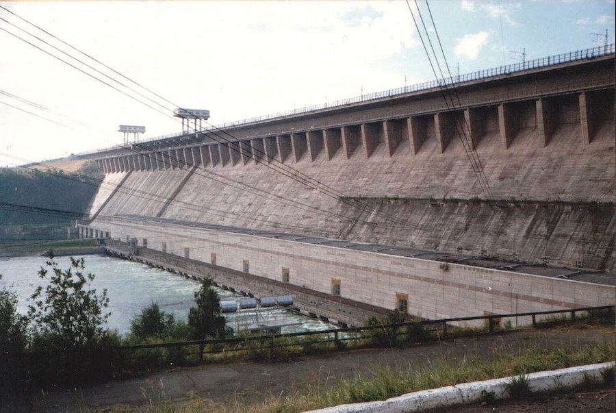 Плотина Братской ГЭС