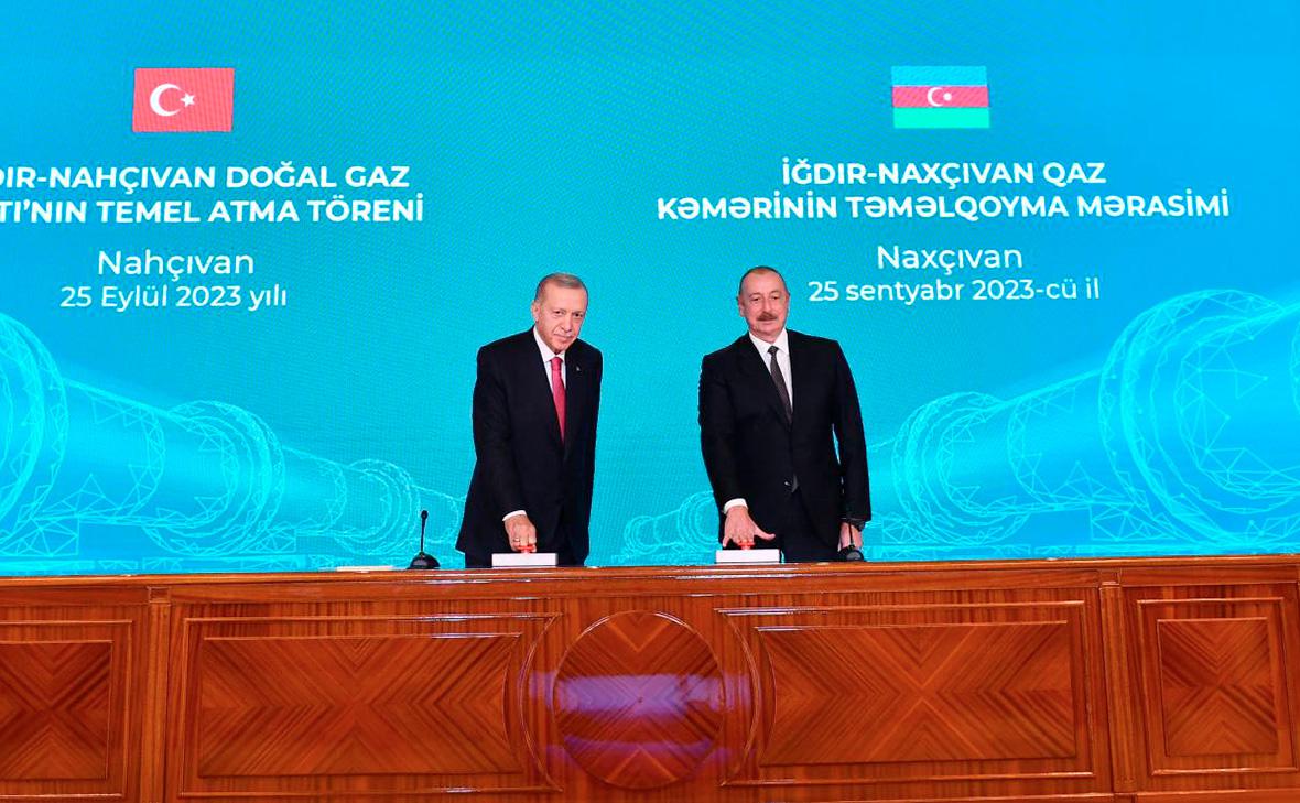 Ильхам Алиев и Реджеп Тайип Эрдоган (справа налево)
