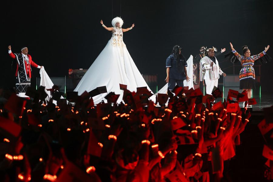 Участники группы Mzansi Jikelele, представляющие ЮАР, во время международного музыкального конкурса «Интервидение» 2025 в концертном зале «Live Арена»