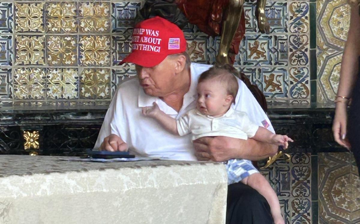 Дональд Трамп и его внук Александр