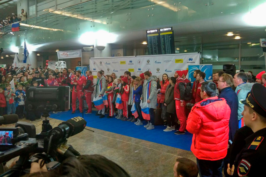 Российские спортсмены в аэропорту Шереметьево