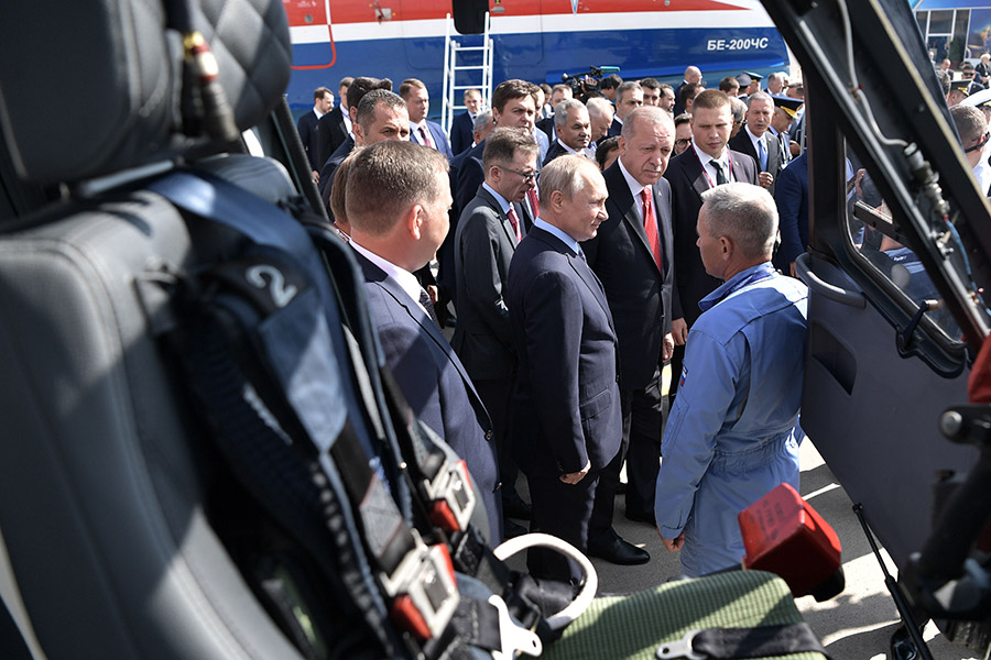 Владимир Путин и Реджеп Тайип Эрдоган (в центре слева направо)