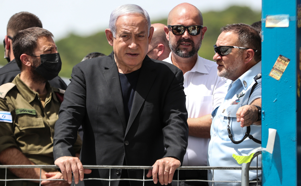 Биньямин Нетаньяху (в центре)