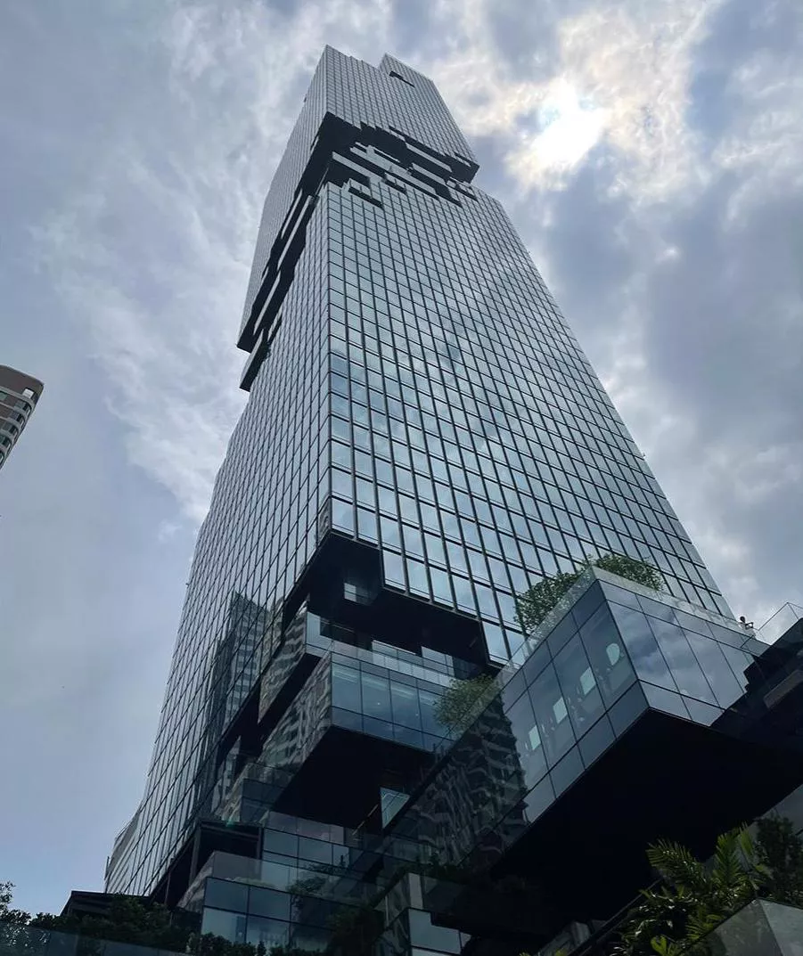 Небоскреб King Power Mahanakhon&nbsp;&mdash; самое высокое здание в Таиланде. Стоимость строительства, по разным подсчетам, составила $515&ndash;640 млн. Внутри&nbsp;&mdash; магазины, рестораны и отель Ritz-Carlton