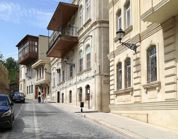 Улица Кичик Гала в Баку